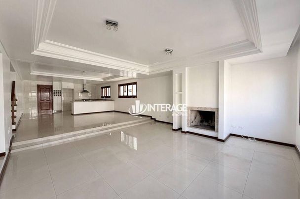 Casa Com 3 Quartos Sendo 2 Suítes Para Alugar, 356 m² por R$11.598/mês - Orleans - Curitiba/pr - Foto 1