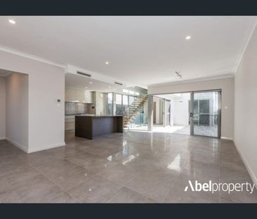 Beautifully presented home with lots of living space! - Photo 2