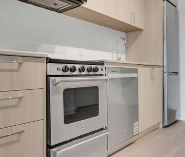 For Lease - 3250 Carding Mill Trail Unit# 506, Oakville, Ontario - Photo 2