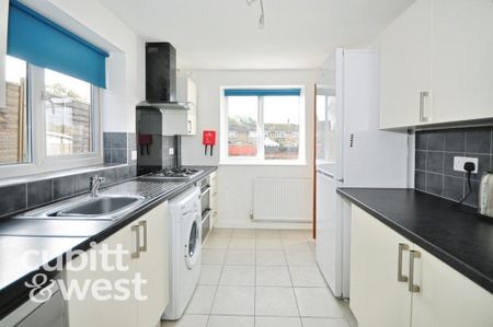 1 bedroom in a house share to rent - Photo 5