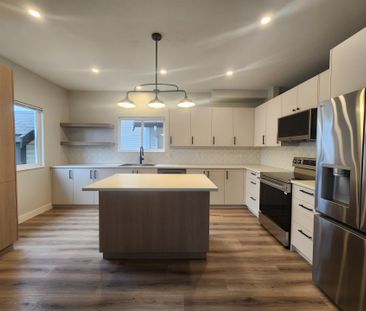 Stunning Three Bedroom House with Central AC in Clayton/Cloverdale,... - Photo 3