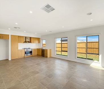 🏡 Brand New 4-Bedroom House in Eynesbury - Photo 3