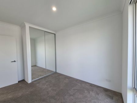 Newly Built Modern Family Home - BREAK LEASE - Photo 4