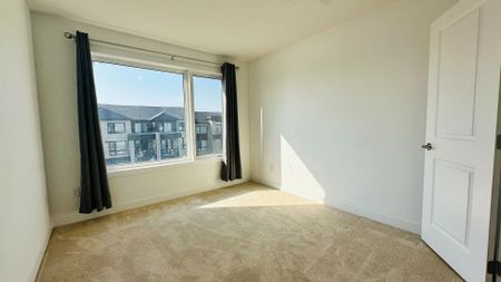 For Lease - 114 Blue Forest Crescent, Barrie, Ontario - Photo 2