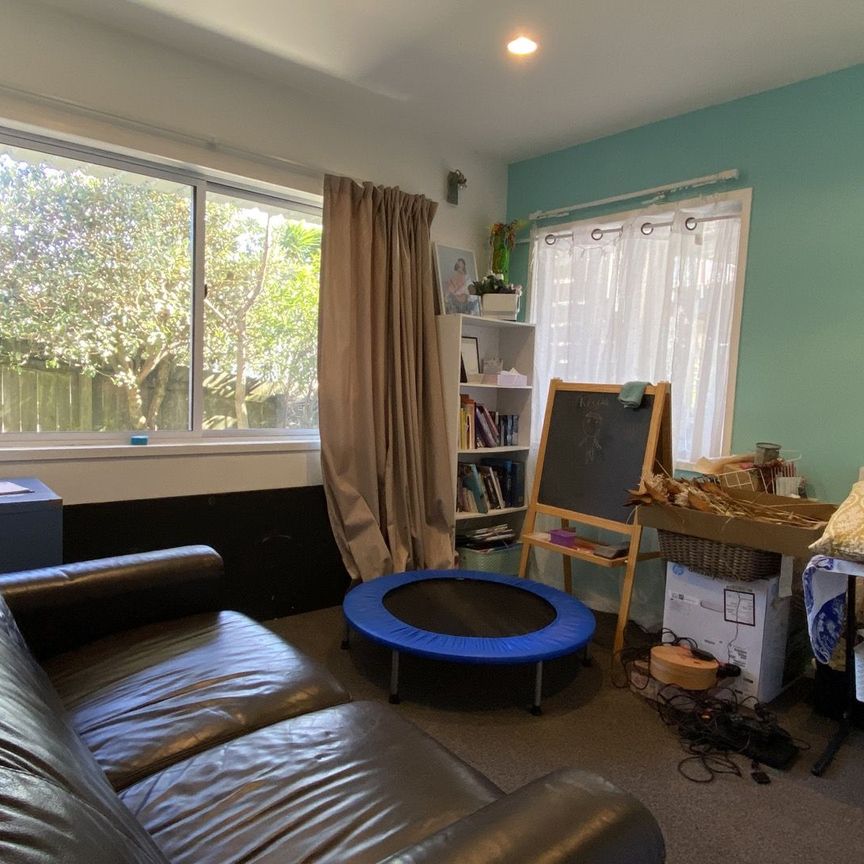 Family home with Amazing Views - Photo 1