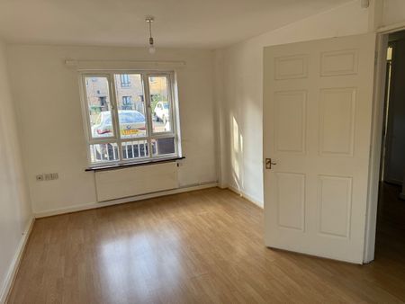 3 Bed Terraced House, Birch Grove, E11 - Photo 2