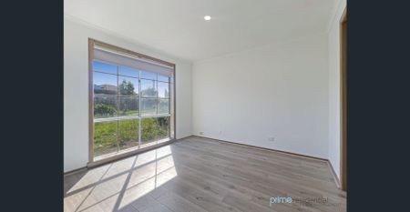 Spacious family home with two living areas - Photo 4