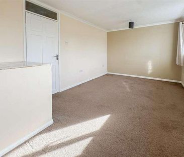 Bodiam Crescent, Eastbourne, BN22 - Photo 1