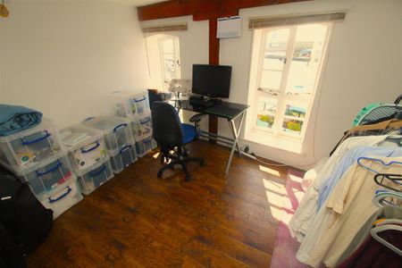 3 bedroom flat to rent - Photo 4