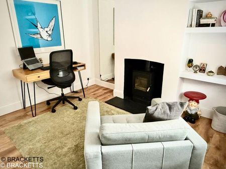 2 bedroom semi-detached house to rent - Photo 3