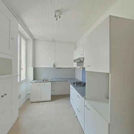 Location Appartement 4 pièces 110m² ROMANS SUR ISERE 26100 - Photo 3