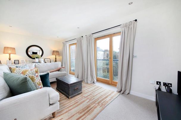 3 bedroom semi-detached house to rent - Photo 1
