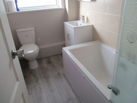2 bedroom terraced house to rent - Photo 4