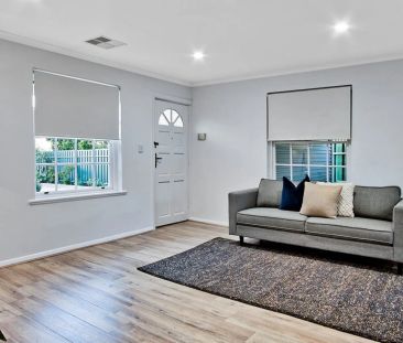 Single storey rear unit in small group of four! - Photo 2