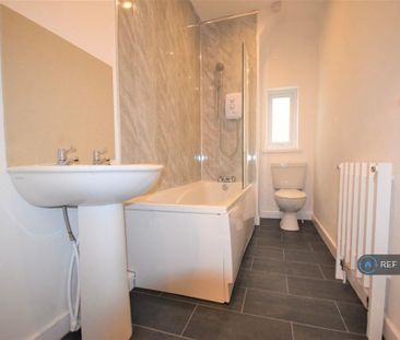 4 bedroom end of terrace house to rent - Photo 3