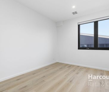 Brand New Stunning Townhouse! - Photo 3