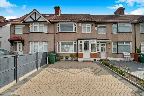 Adderley Road, Harrow Weald, HA3 - Photo 1
