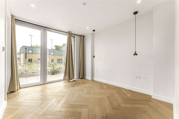 Three bedroom apartment in the highly anticipated Parkhaus development. - Photo 1