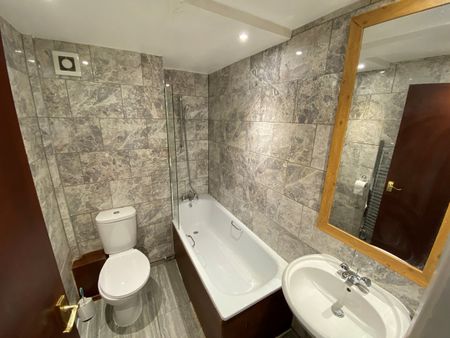 2 Bed Flat, St. James's Street, BN2 - Photo 3