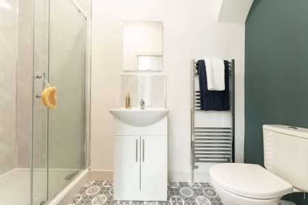 😁 Modern HMO in a great location 😁 Room 3 - Photo 4