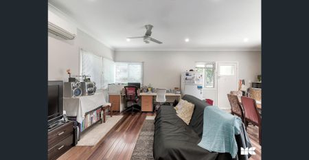 Charming 3-Bedroom Home in Prime Location - Photo 5