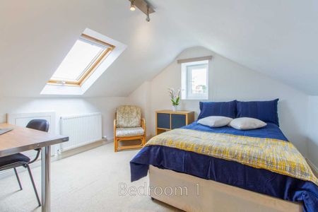 Room 2 - Photo 3