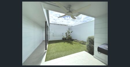 Modern Townhouse Exuding Style & Class - Photo 2