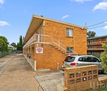 Spacious One Bedroom Unit - Photo 6