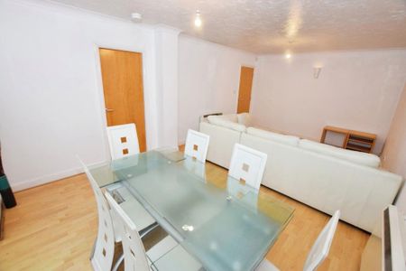 2 bedroom flat to rent - Photo 3