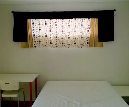 Private room with own bathroom - Photo 2