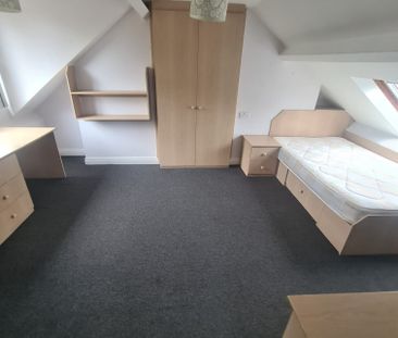 6 Bed - 16 Winston Mount, Headingley, Leeds - LS6 3JY - Student - Photo 5
