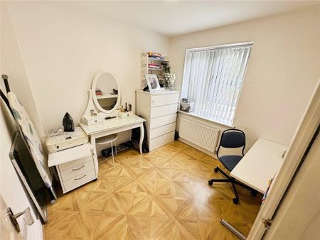 4 bedroom detached house to rent - Photo 2