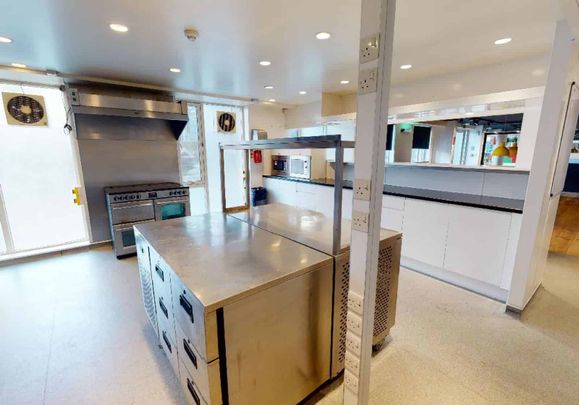 Bronze Studio - Photo 1