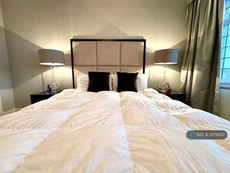 4 bedroom flat to rent - Photo 2