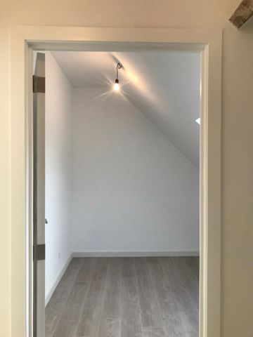 Moderne en karaktervolle renovatie met drie slaapkamers en gezellige tuin te Gentbrugge - Photo 2