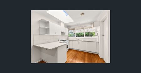 Charming Family Home in Blackburn South - Photo 4