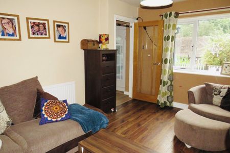 Grove Crescent - Photo 2