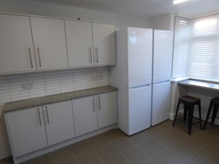 1 bedroom in a house share to rent - Photo 3