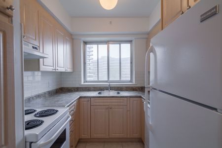 3555 Cote-des-Neiges Road - Photo 2