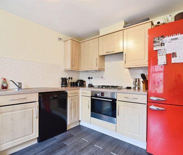 3 bedroom end of terrace house to rent - Photo 3