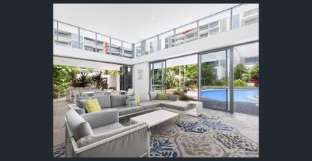 Elevated Coastal Living: Spacious 3rd-Floor Apartment with Resort-Style Facilities - Photo 2