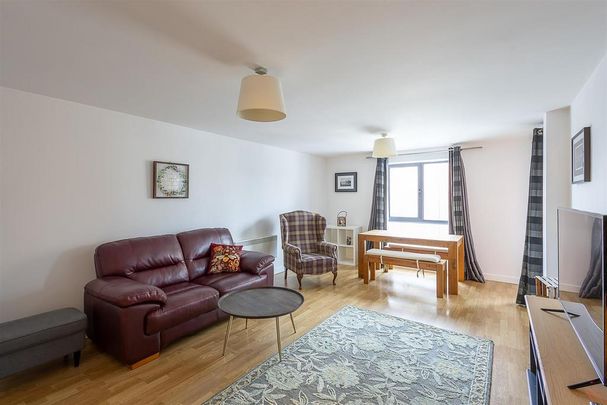 2 bedroom flat to rent - Photo 1