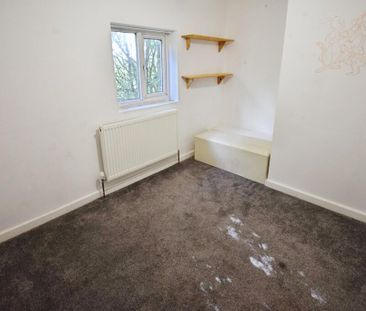3 bedroom end of terrace house to rent - Photo 2