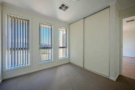 73 Custance Avenue - Photo 3