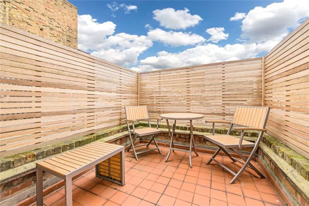 Bright and beautifully appointed throughout, this is a charming three bedroom Chelsea Townhouse enjoying a private roof terrace and easy access to the amenities of the Fulham Road. - Photo 1