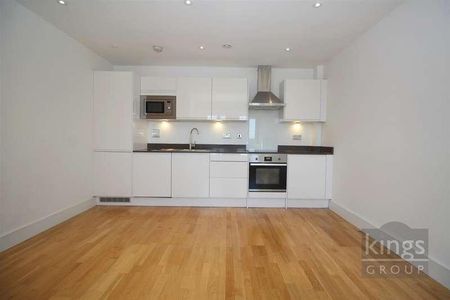 Burlington House, Swanfield Road, Waltham Cross, EN8 - Photo 4