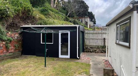 Renovated Three Bedroom House - Photo 5