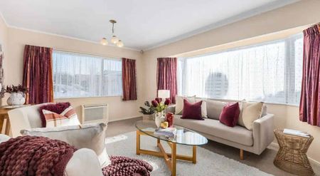 Charming 2BR Townhouse in Feilding - Photo 3