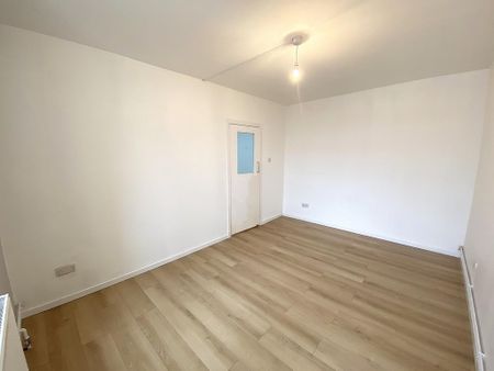 3 bedroom maisonette to rent - Photo 3