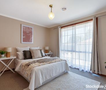 Location and Comfort! - Photo 3